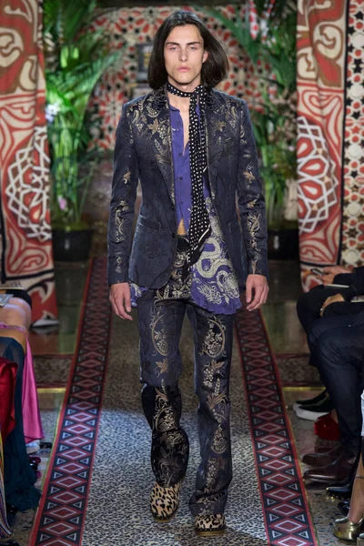Look 50